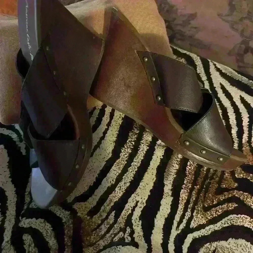 American Eagle Heels Brown size 8 - Picture 5 of 6